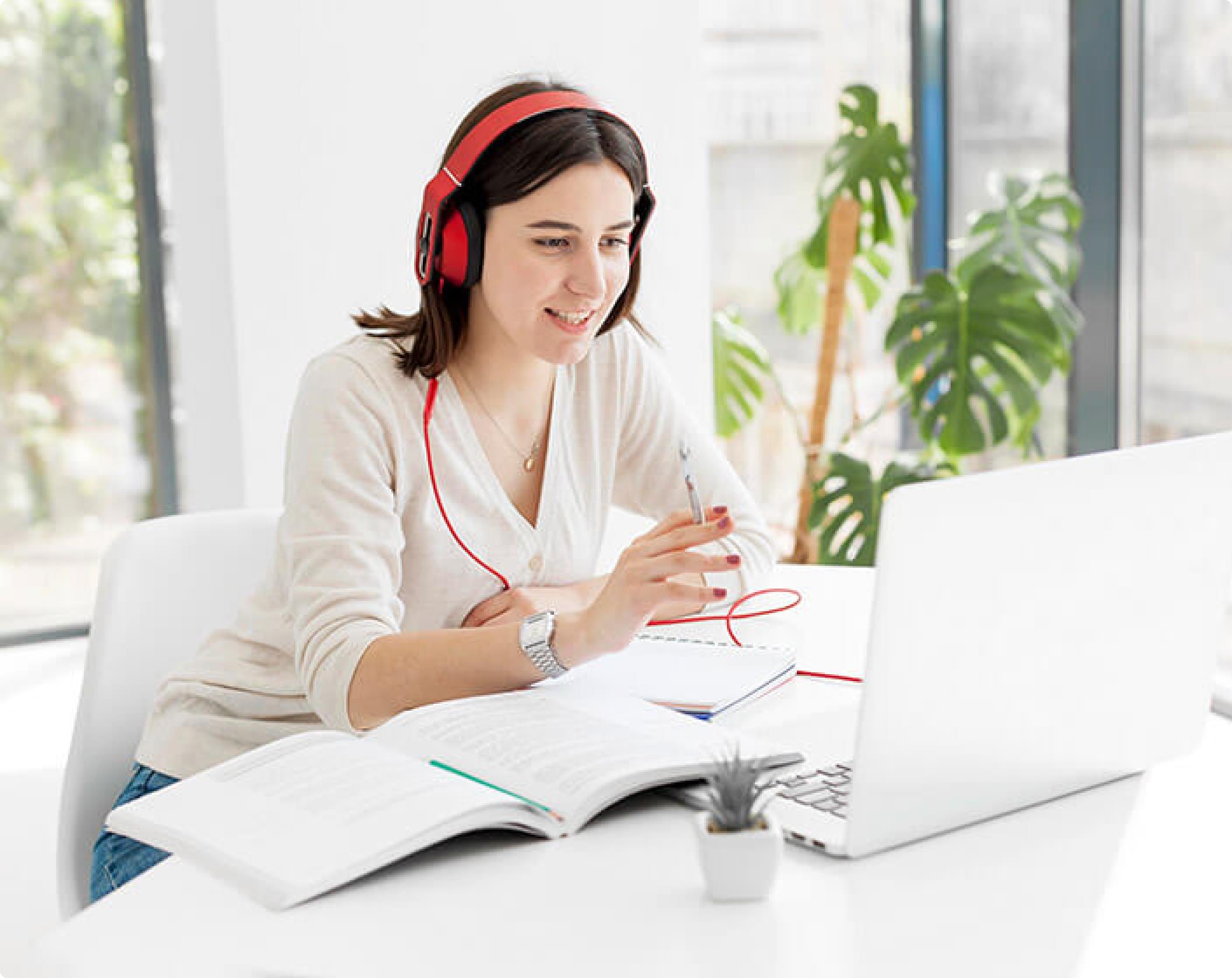 A girl communicates with the client